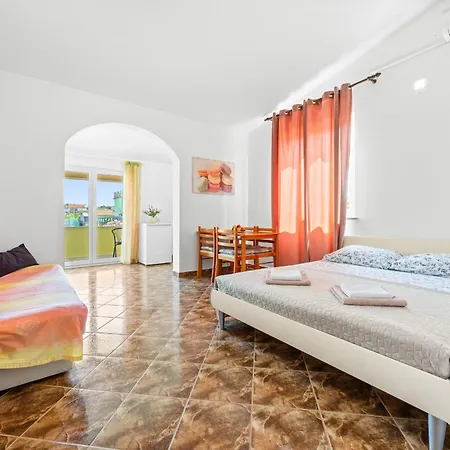 Vito Near Pula - Balcony, Sea View Apartment Galizana