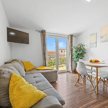 Apartment Vito Near Pula - Balcony, Sea View Galizana